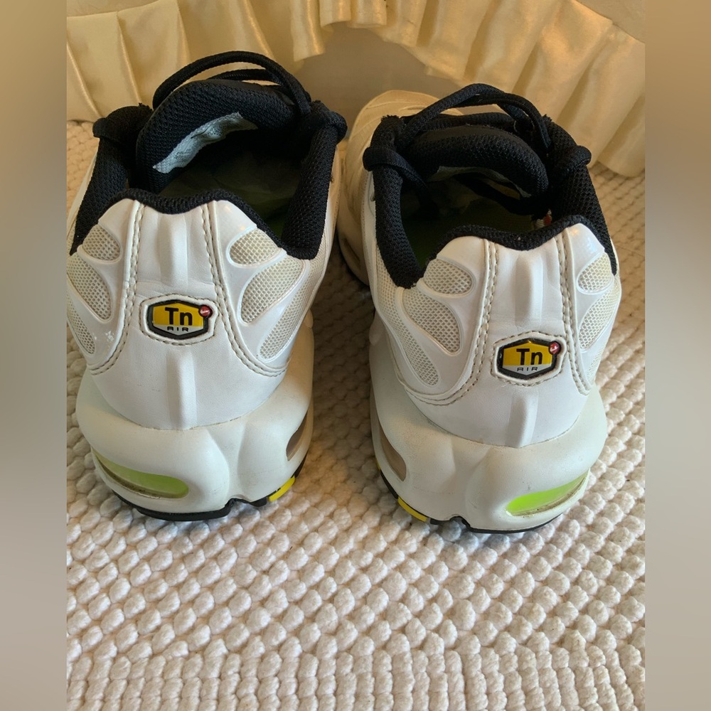 NIKE - Picture 5 of 8